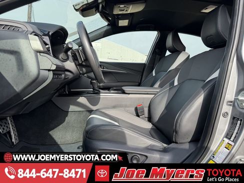 Used 2025 Toyota Camry SE w/ Convenience Package image 27