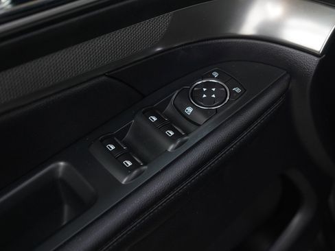 Used 2019 Ford Explorer XLT image 21