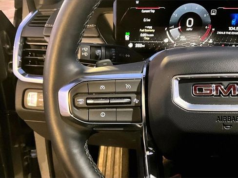 Used 2025 GMC Acadia Elevation image 11