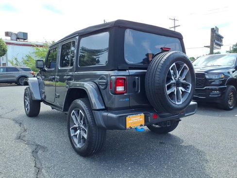 Used 2024 Jeep Wrangler Unlimited w/ Convenience Group AWD/4WD image 20