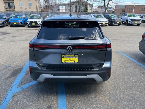 New 2026 Volkswagen Tiguan SE image 9