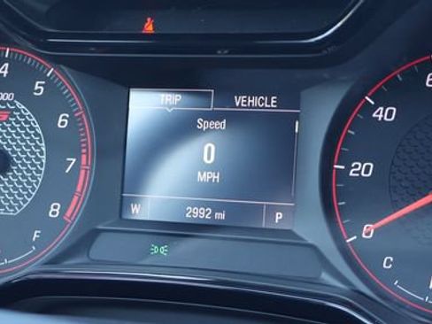 Used 2024 Chevrolet Trax RS FWD image 21