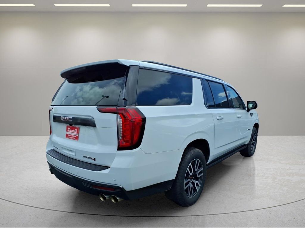 Used 2022 GMC Yukon XL AT4 AWD/4WD image 3