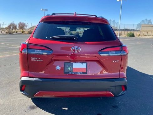 Used 2024 Toyota Corolla Cross XLE image 5
