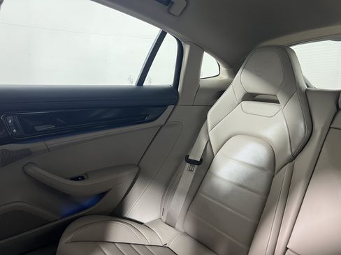 Certified 2025 Porsche Panamera image 15