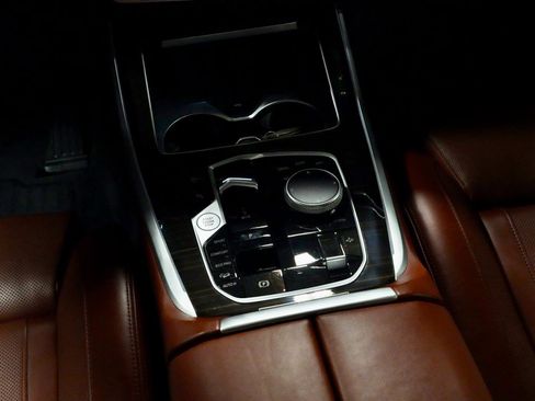 Used 2023 BMW X7 xDrive40i w/ Premium Package image 5