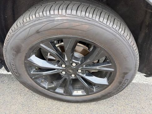 Used 2021 Ford Explorer Limited w/ Equipment Group 301A AWD/4WD image 11