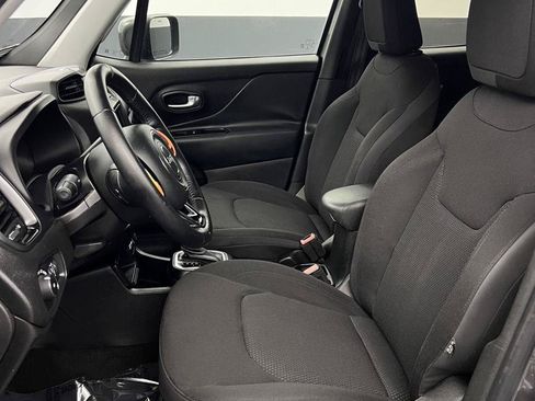 Used 2019 Jeep Renegade Altitude w/ Quick Order Package 2XM FWD image 4