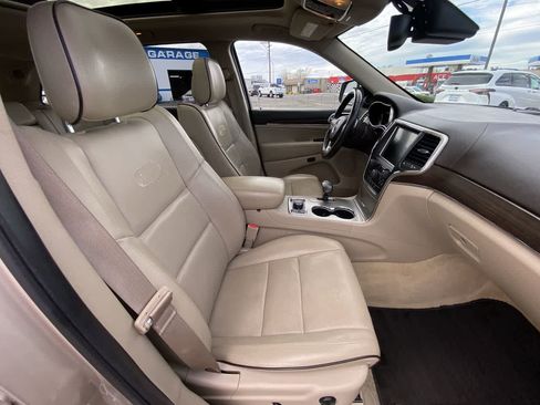 Used 2014 Jeep Grand Cherokee Overland w/ Advanced Technology Group image 25