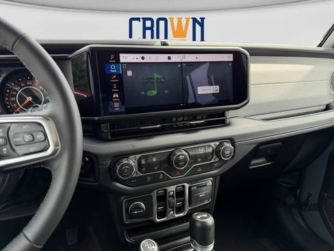 Used 2026 Jeep Wrangler Unlimited Sahara AWD/4WD image 15