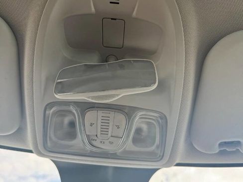 Used 2015 FIAT 500L Trekking image 35