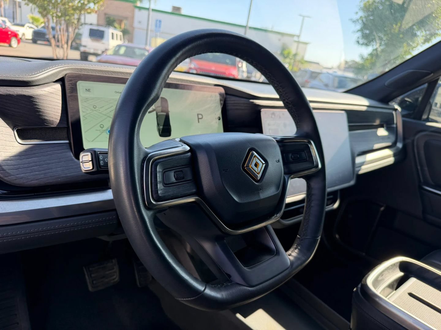 Used 2025 Rivian R1S Adventure Dual AWD/4WD image 30