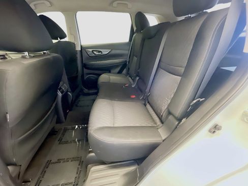 Used 2020 Nissan Rogue SV FWD image 14