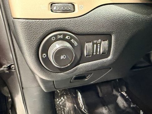 Used 2016 Jeep Cherokee Limited w/ Trailer Tow Group AWD/4WD image 28