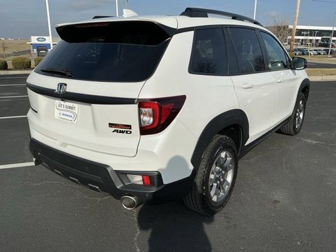 Used 2023 Honda Passport TrailSport image 3