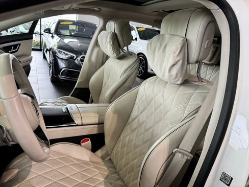Used 2022 Mercedes-Benz S 580 4MATIC Sedan w/ AMG Line Package image 9