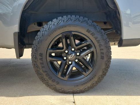 Used 2025 Chevrolet Silverado 1500 Custom Trail Boss AWD/4WD image 8