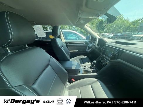 Used 2023 Volkswagen Atlas SE w/ Black Wheel Package AWD/4WD image 16