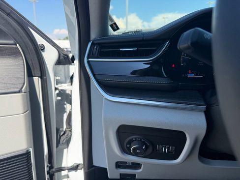 Used 2023 Jeep Grand Cherokee L Overland w/ Rear Seat Video Group I AWD/4WD image 19