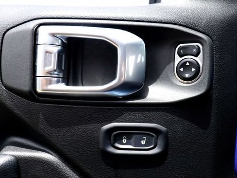 Used 2024 Jeep Gladiator Sport AWD/4WD image 19