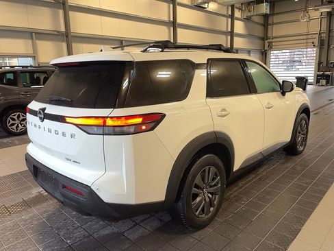 Used 2022 Nissan Pathfinder SV AWD/4WD image 19