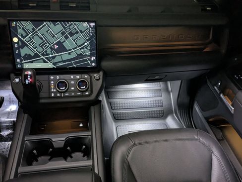 New 2026 Land Rover Defender 130 X-Dynamic SE AWD/4WD image 28