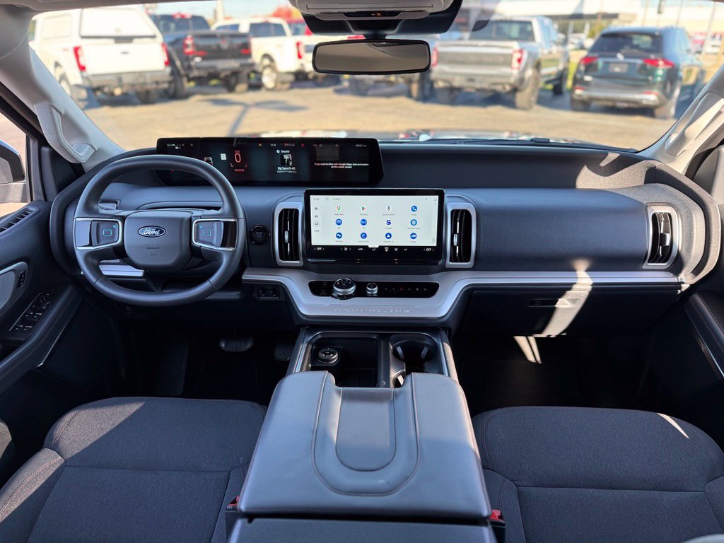 Used 2025 Ford Expedition Active AWD/4WD image 2
