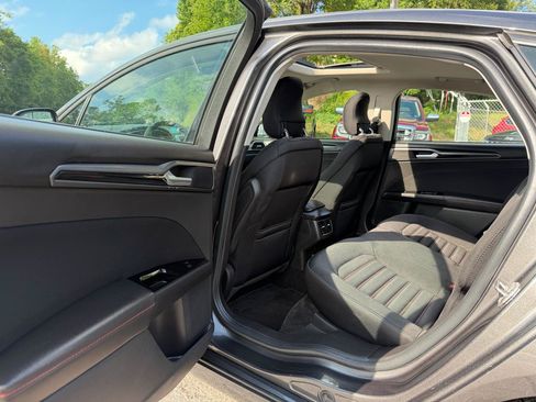Used 2015 Ford Fusion SE w/ Equipment Group 201A FWD image 20