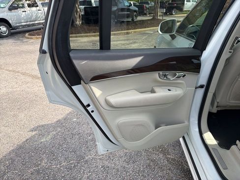 Used 2019 Volvo XC90 T6 Momentum image 10