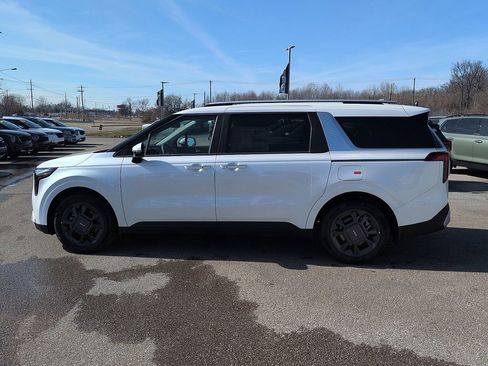 New 2026 Kia Carnival EX image 4
