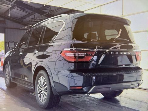 Used 2024 Nissan Armada SL w/ Captain's Chairs Package image 3