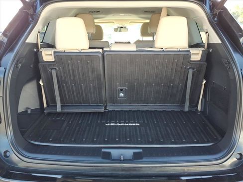 Used 2021 Toyota Highlander XLE AWD/4WD image 10