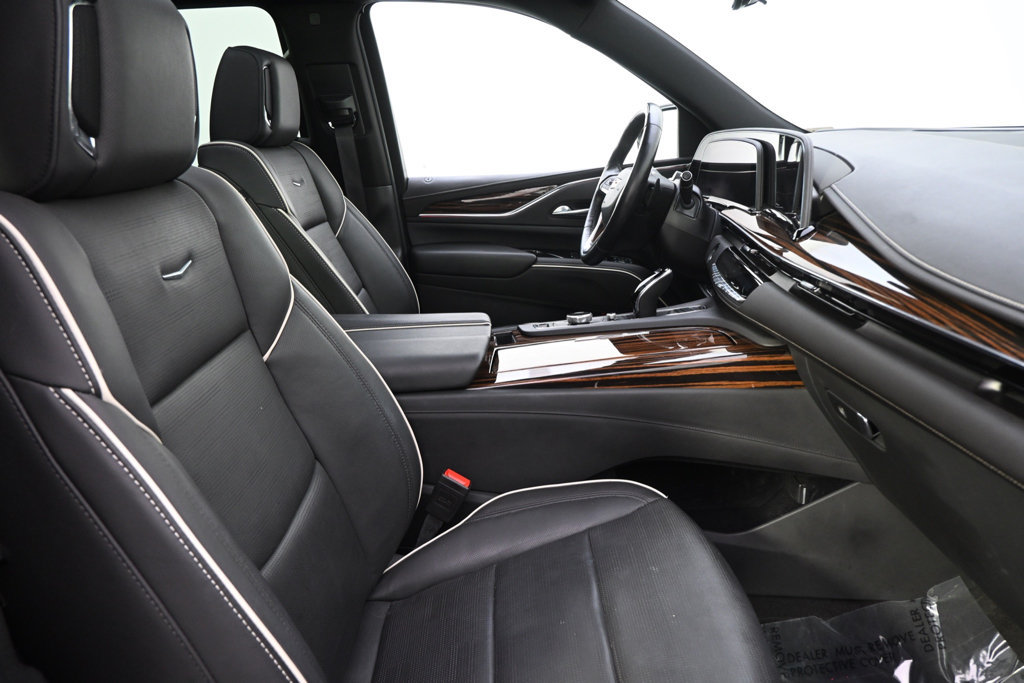 Certified 2024 Cadillac Escalade ESV Premium Luxury w/ Performance Package AWD/4WD image 16