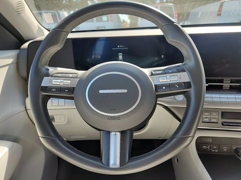 Used 2025 Hyundai Kona SEL FWD image 8