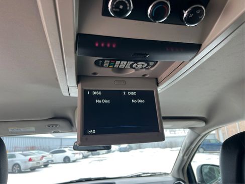 Used 2015 Chrysler Town & Country Touring image 28