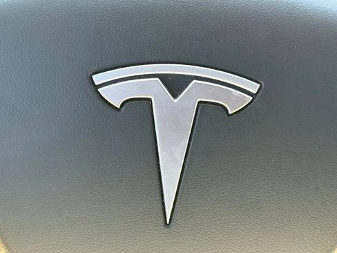 Used 2023 Tesla Model Y Long Range AWD/4WD image 11