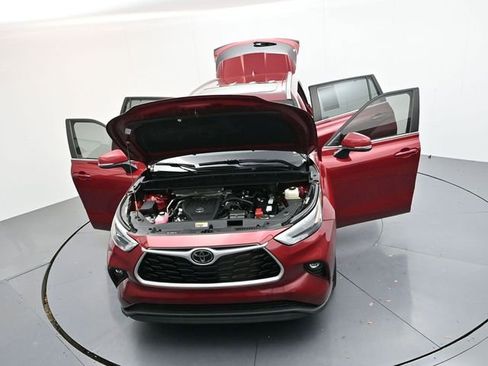 Used 2023 Toyota Highlander XLE image 49