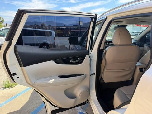 Used 2018 Nissan Rogue Sport SL w/ SL Premium Package FWD image 21