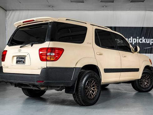 Used 2004 Toyota Sequoia SR5 w/ Convenience Pkg RWD image 8