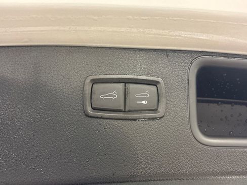 Used 2024 Porsche Macan AWD/4WD image 17