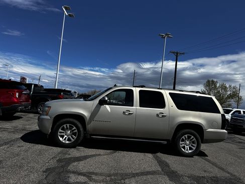 Used 2007 Chevrolet Suburban LT AWD/4WD image 2