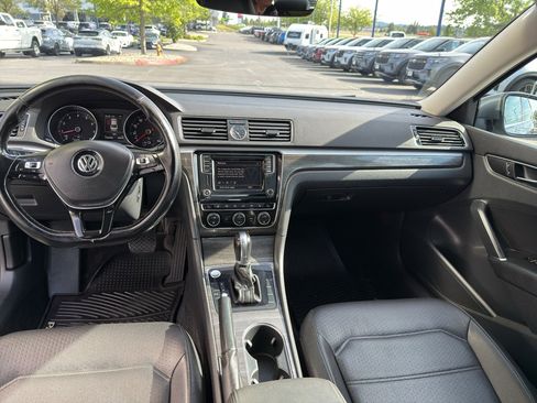 Used 2017 Volkswagen Passat 1.8T SE FWD image 22