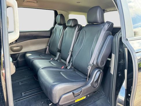 Used 2025 Kia Carnival FWD image 24