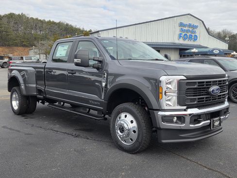 New 2026 Ford F450 XL w/ XL Driver Assist Package image 3