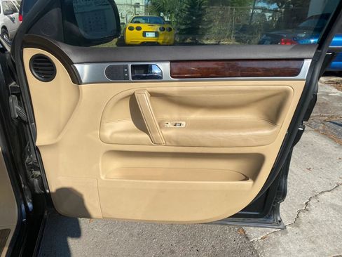 Used 2005 Volkswagen Touareg V8 image 14