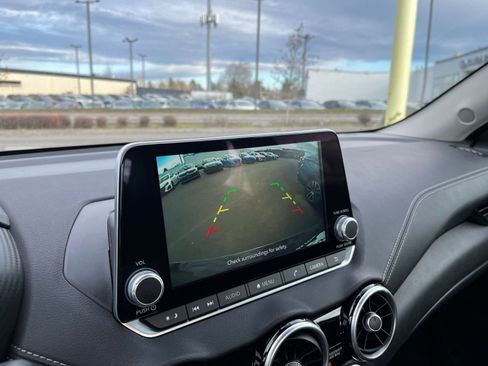 Used 2025 Nissan Sentra SV image 17