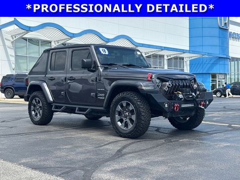 Used 2018 Jeep Wrangler Unlimited Sahara w/ Dual Top Group AWD/4WD image 3