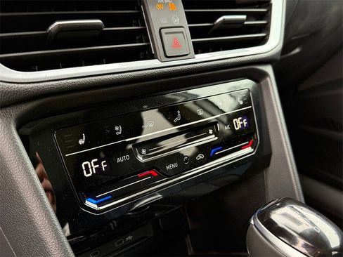 New 2026 Volkswagen Taos SEL image 20