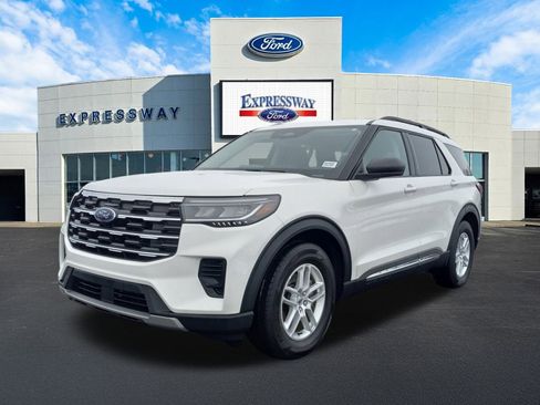 Used 2025 Ford Explorer Active image 2