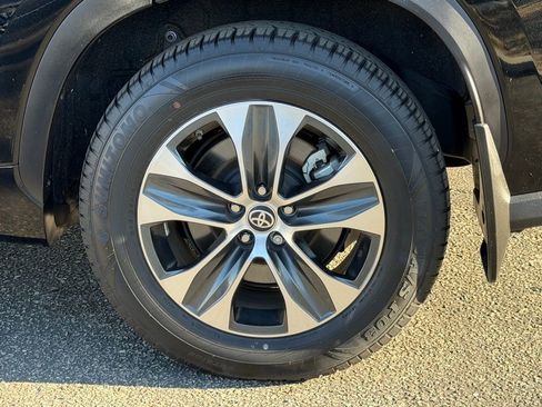 Used 2023 Toyota Highlander XLE w/ Protection Package #3 (TMS) AWD/4WD image 15